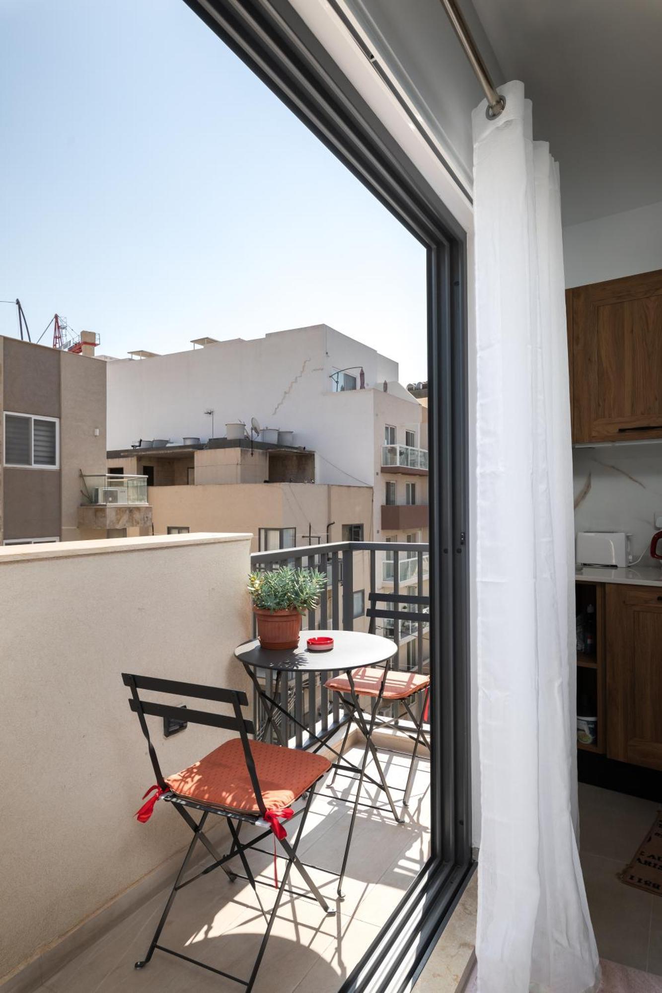 Modern 2Br Stylish Apartment With 2 Balconies - Close To St Julian'S & Sliema & Yacht Marina Pieta Ngoại thất bức ảnh