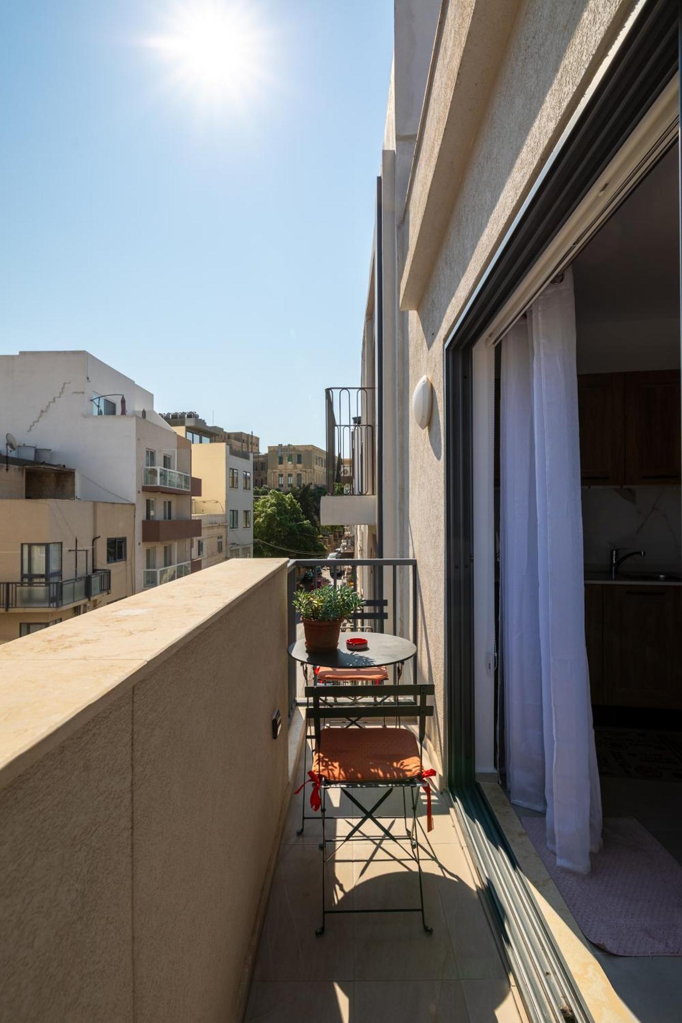 Modern 2Br Stylish Apartment With 2 Balconies - Close To St Julian'S & Sliema & Yacht Marina Pieta Ngoại thất bức ảnh