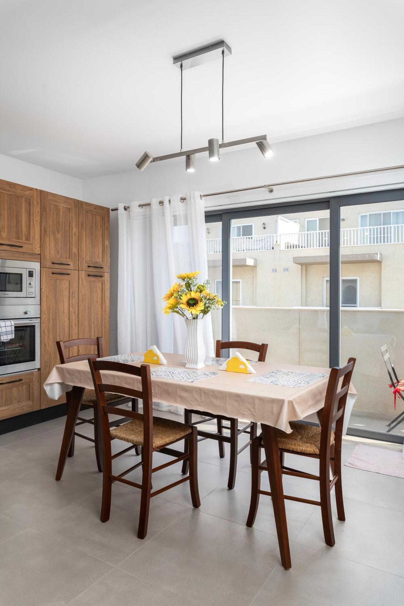 Modern 2Br Stylish Apartment With 2 Balconies - Close To St Julian'S & Sliema & Yacht Marina Pieta Ngoại thất bức ảnh